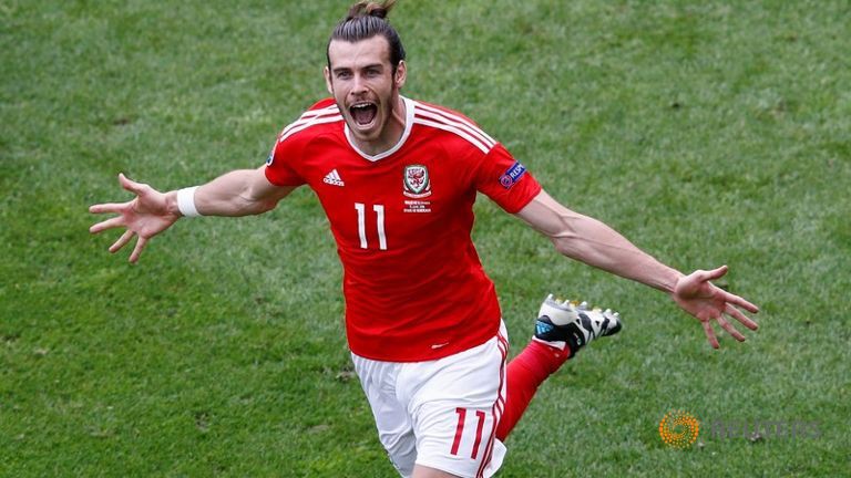 Nhật ký EURO 2016 ngày 3: UEFA mở cuộc điều tra hooligan Nga