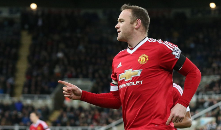 Fan nghĩ Rooney "điên" khi ghi 2 bàn cho M.U