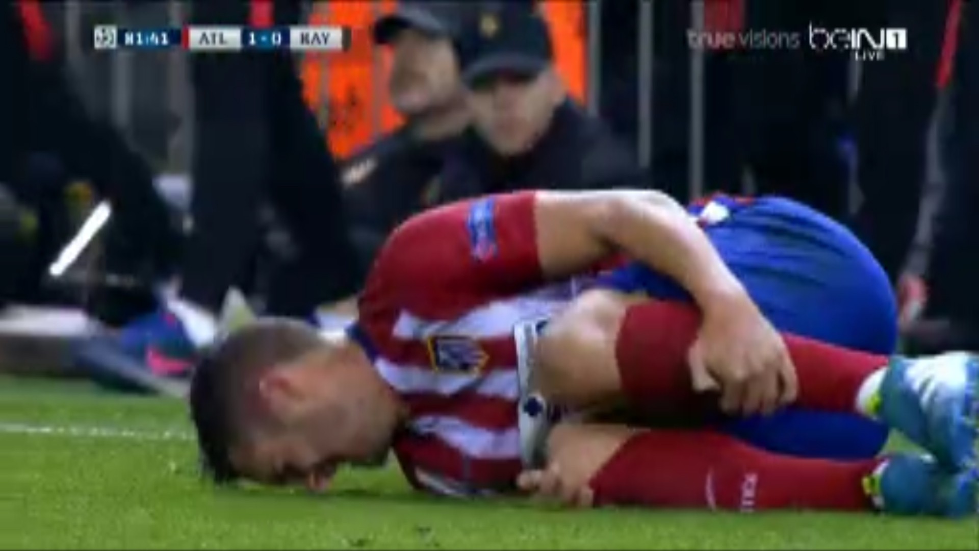 Pha phạm lỗi nguy hiểm của Benatia