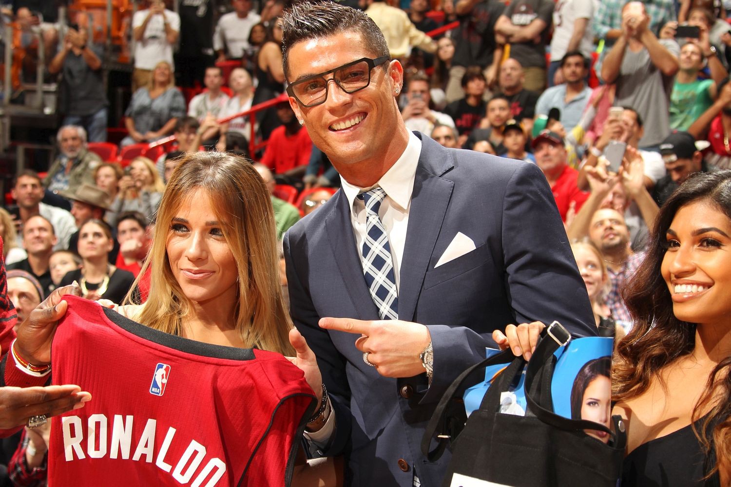 Ronaldo sang Mỹ xem bóng rổ nhân dịp Giáng sinh