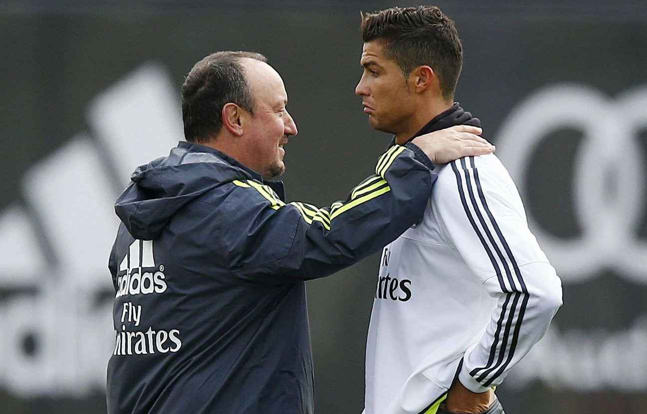 Ronaldo tung chân “đá văng” Benitez?
