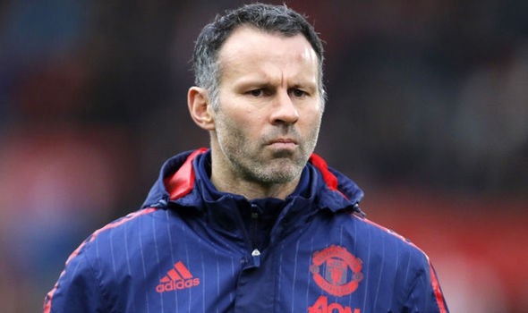 "Ryan Giggs sẽ rời Man Utd; Đại gia Trung Quốc muốn có Klose"