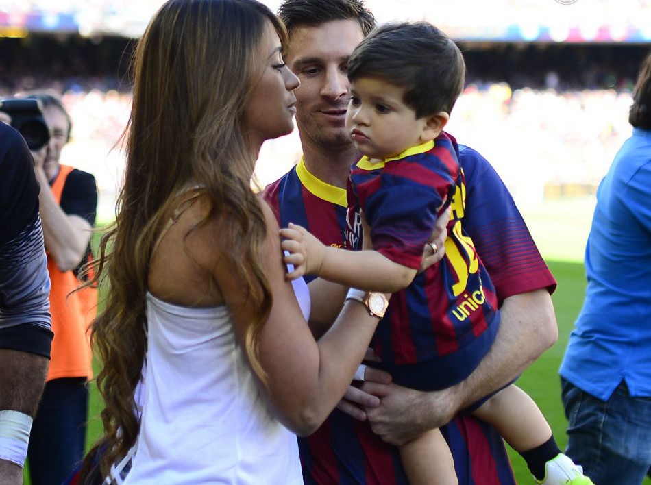 Sao nghỉ Giáng sinh: Messi về quê, Ronaldo đến Barbados
