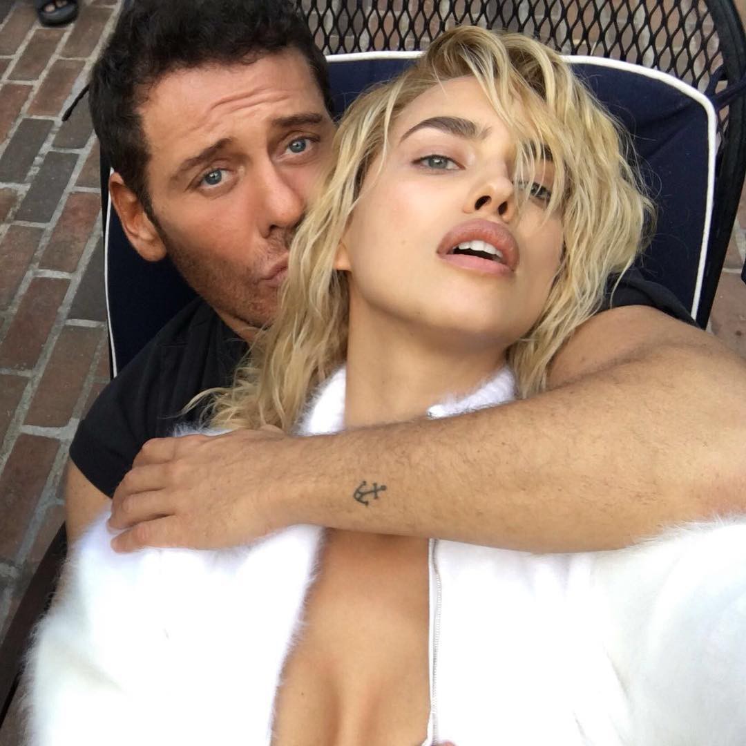 Sau bộ sưu tập mới, Irina Shayk lại khoe tóc vàng hoe