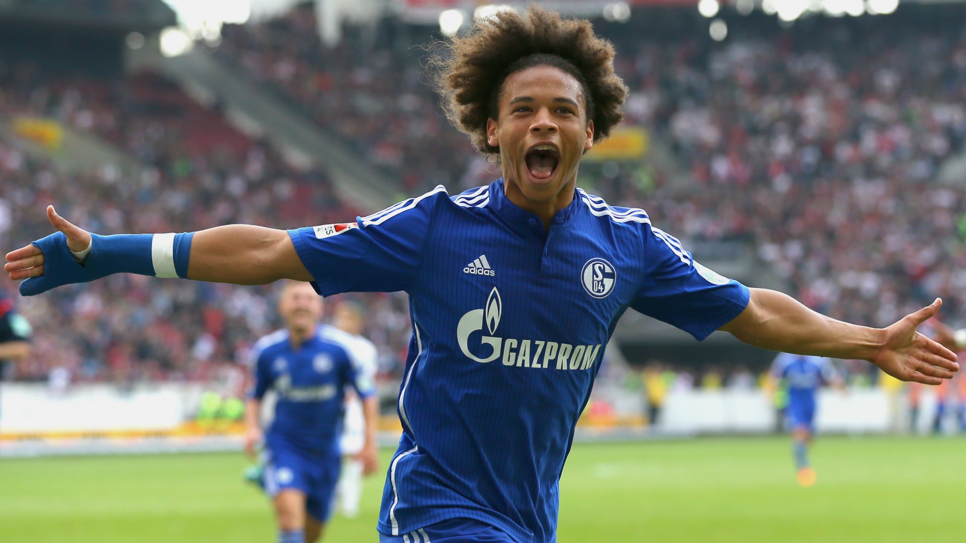Schalke yêu cầu Man City dứt điểm vụ Leroy Sane