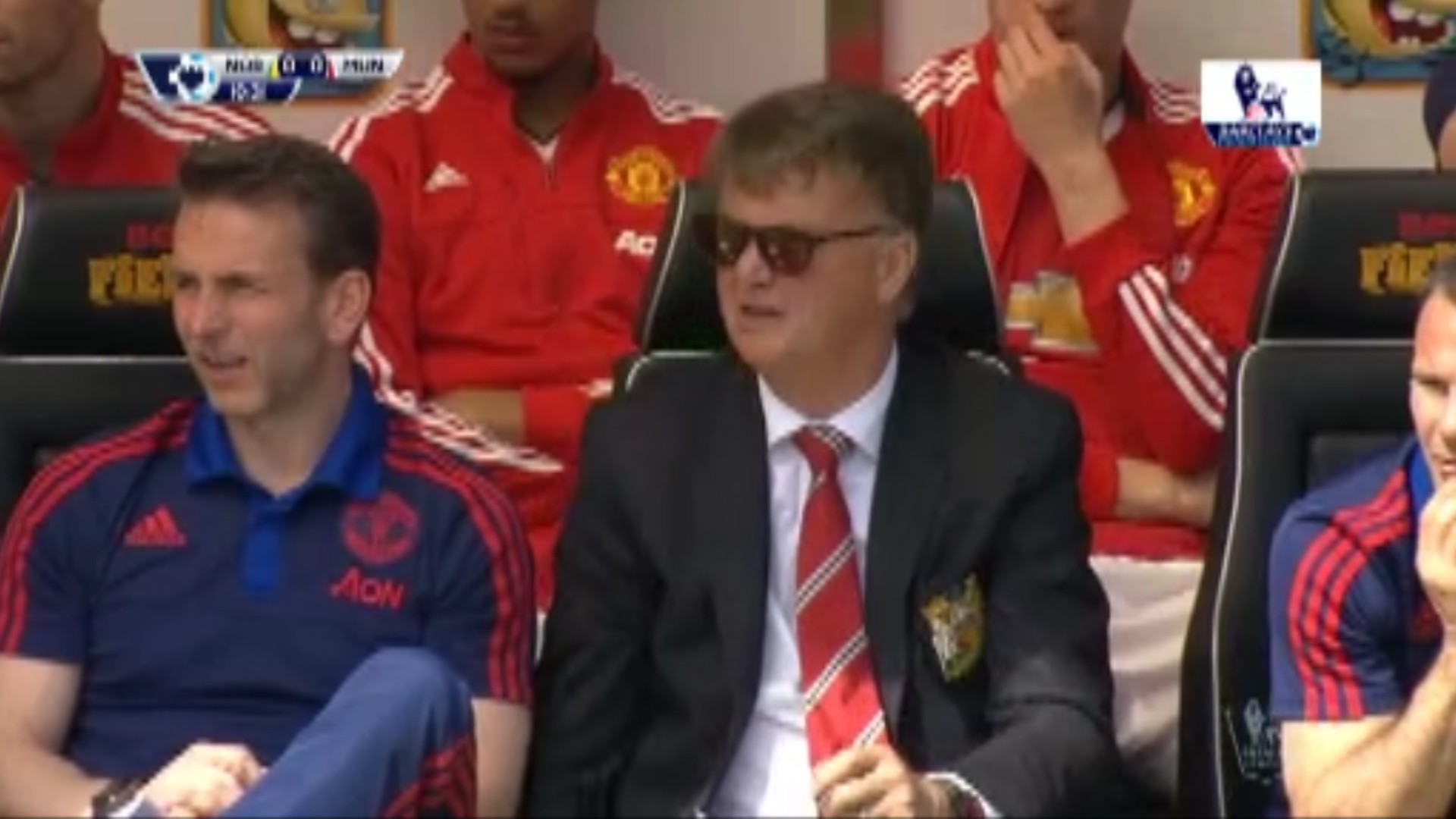 Thú vị: Van Gaal bảnh nhất tại Carrow Road