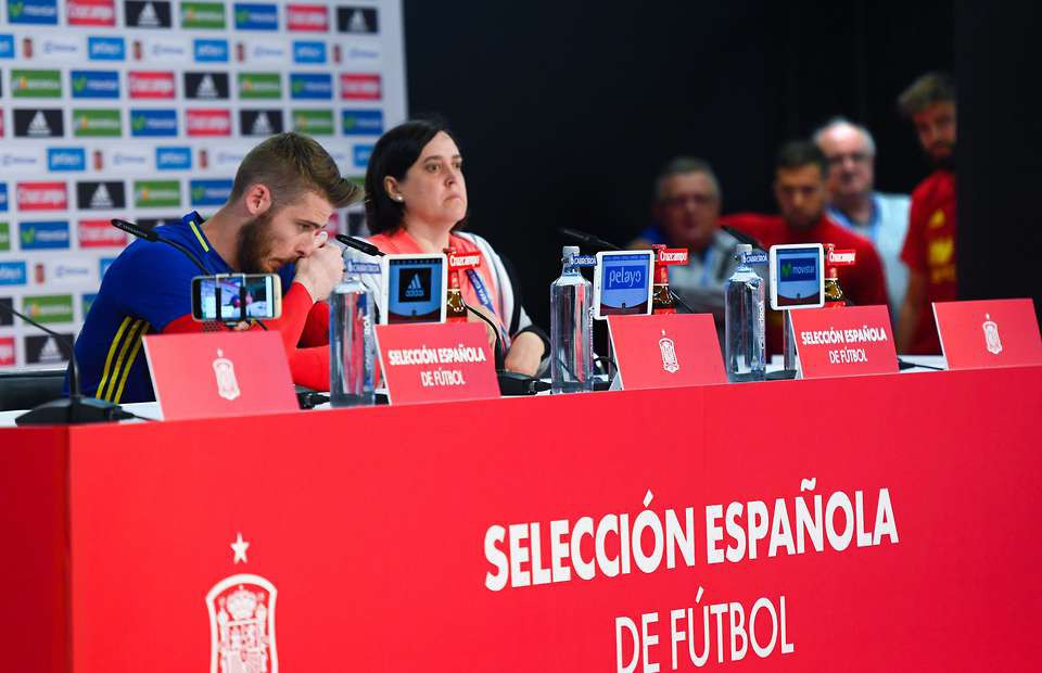 Rò rỉ đoạn tin nhắn của De Gea và một phụ nữ lạ mặt