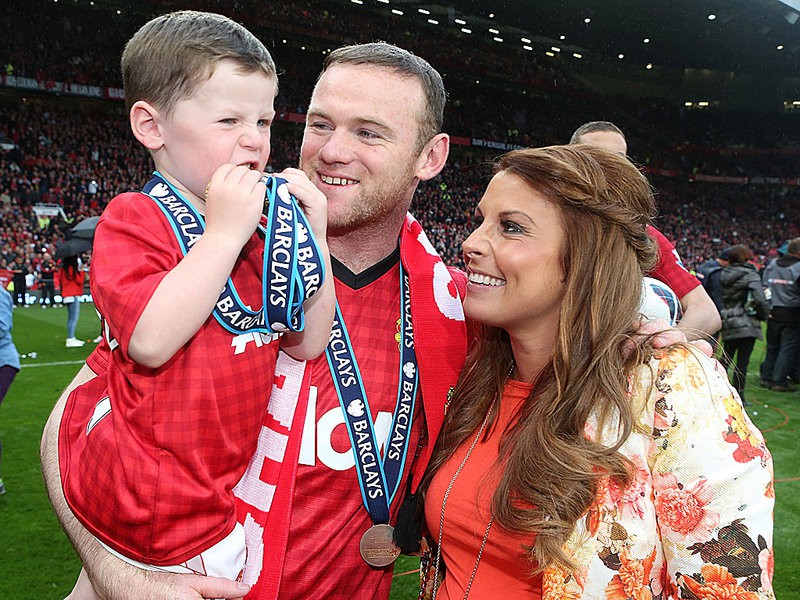 Tổ ấm sao Man Utd có nguy cơ tan vỡ vì... Van Gaal