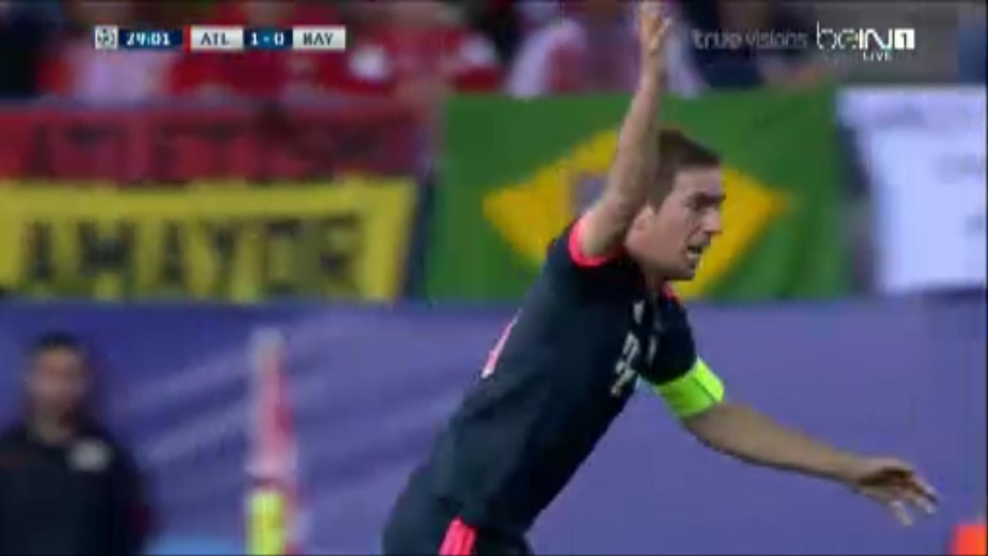 Tranh cãi: Bayern không được hưởng penalty