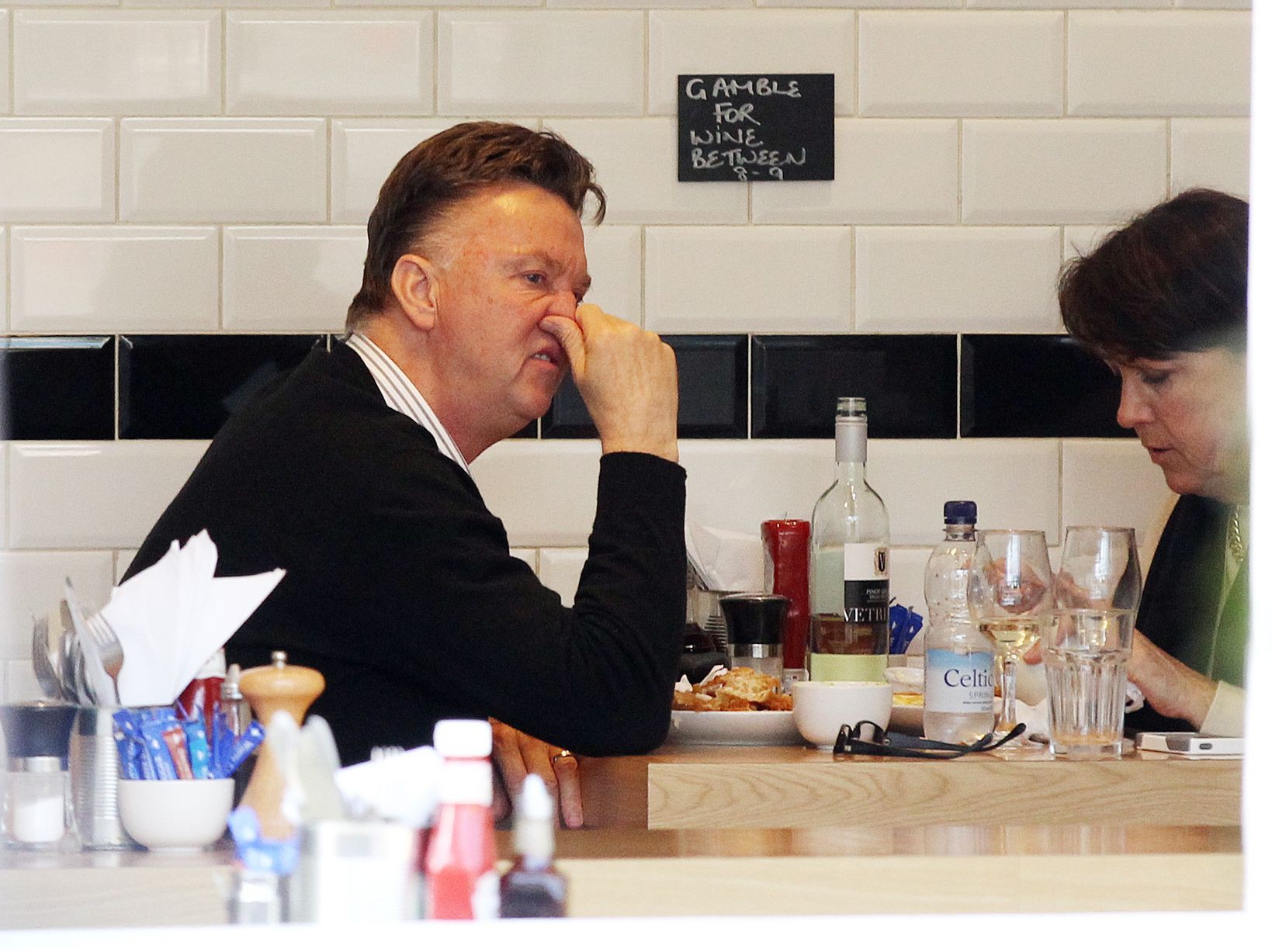 Van Gaal rao bán nhà,chuẩn bị “chuồn” khỏi Old Trafford