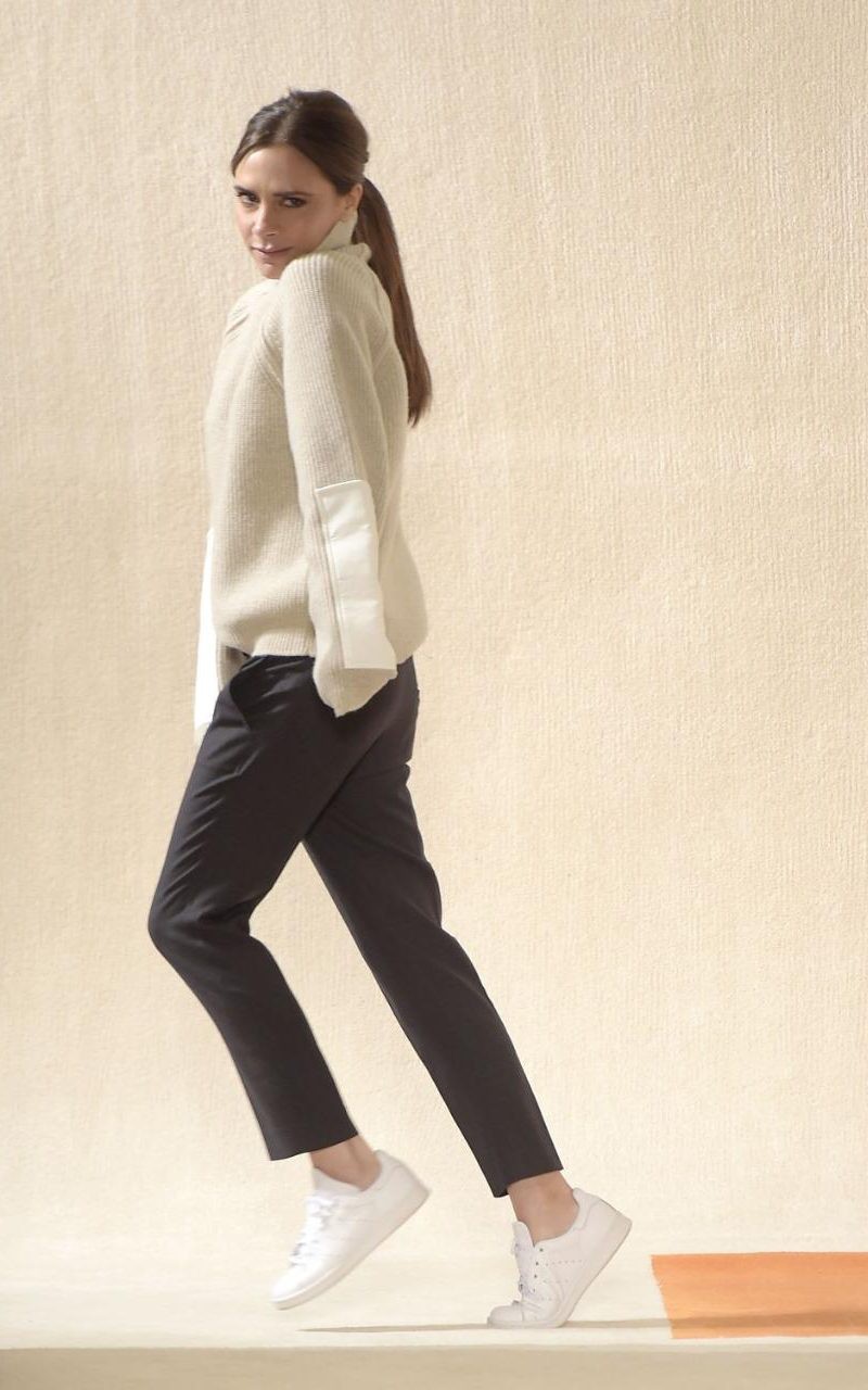 V&oacute;c d&aacute;ng mảnh mai của Victoria Beckham.