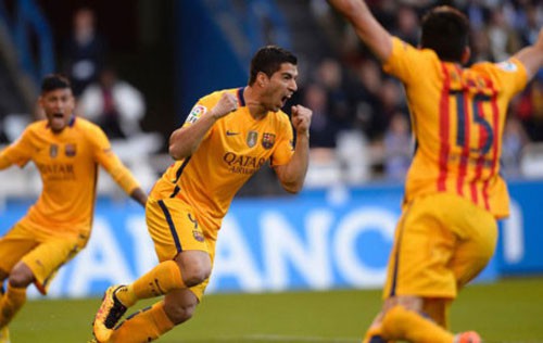 Deportivo La Coruna - Barcelona: Suarez lập poker