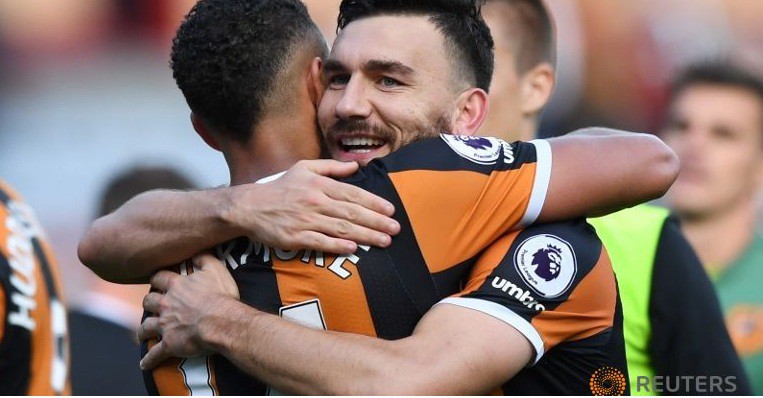 Video: Hull thoát chết phút bù giờ trước Burnley
