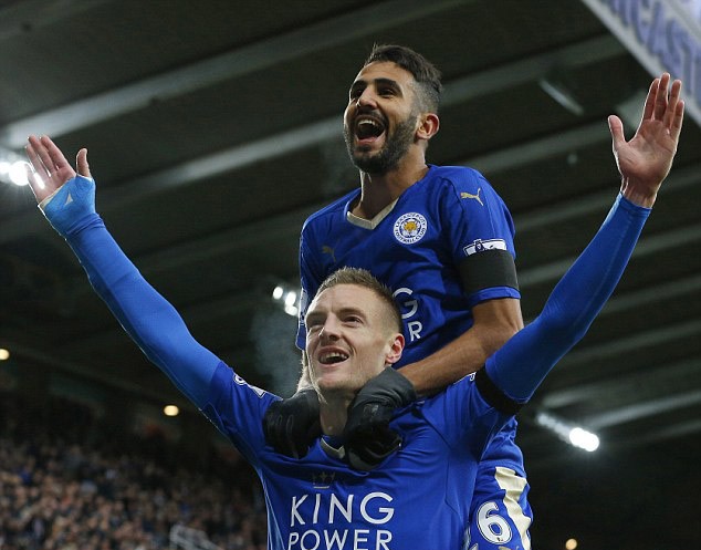 Vô địch Ngoại hạng, Leicester nhận tiền thưởng… trụ hạng