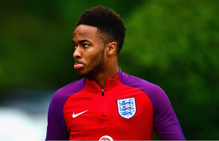 HLV Roy Hodgson xác nhận Sterling đang có vấn đề về tâm lý