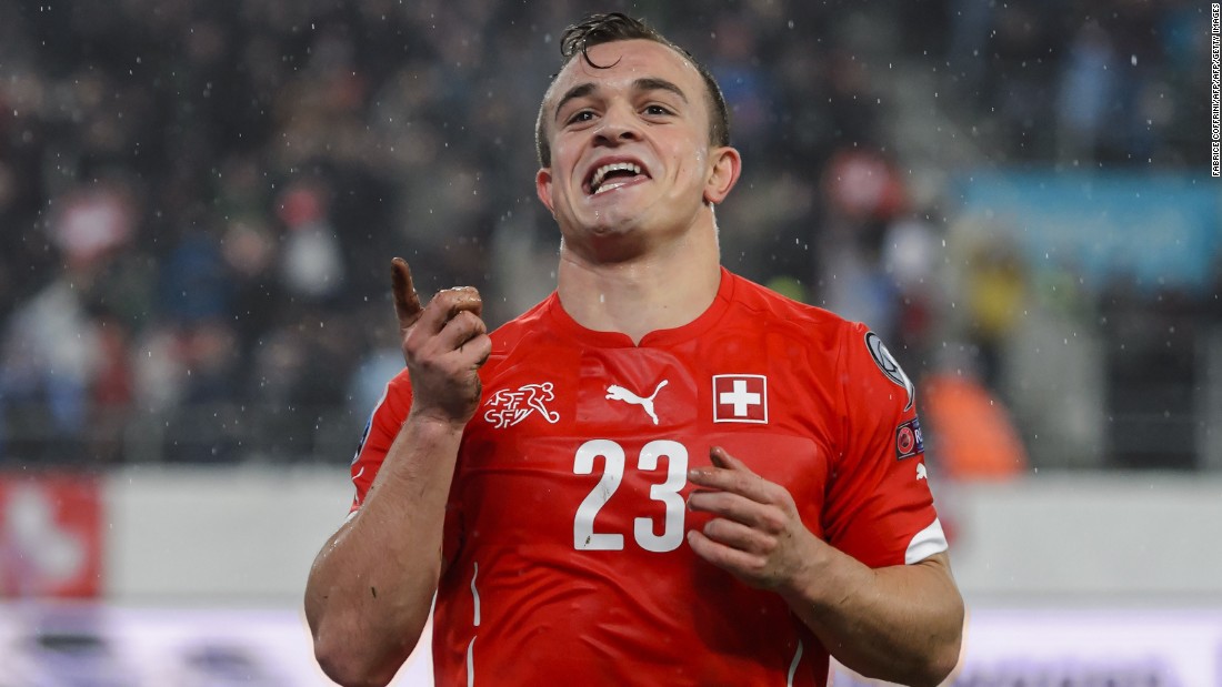 Tuyệt phẩm vô lê của Shaqiri gỡ hòa 1-1 cho Thụy Sỹ trước Ba Lan