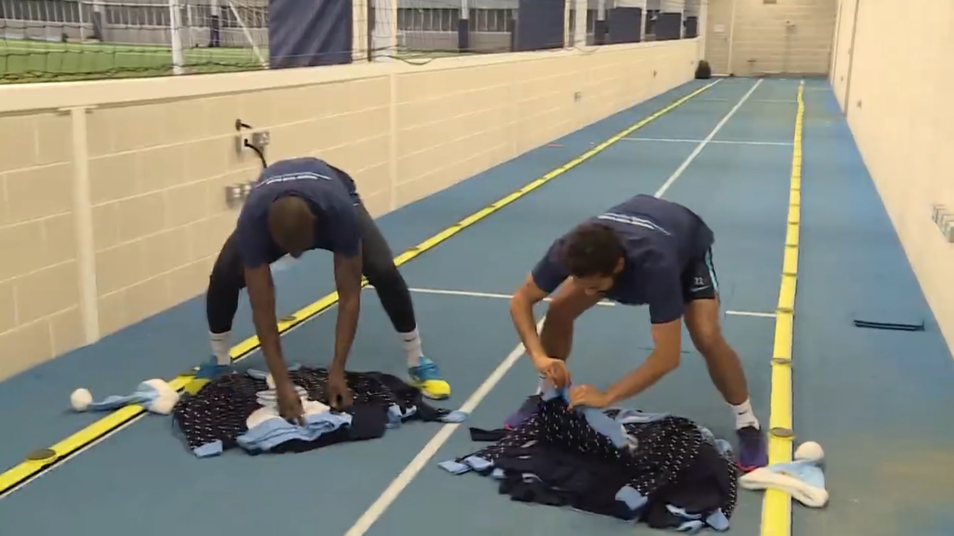 Yaya Toure - Gael Clichy so tài mặc áo Giáng sinh