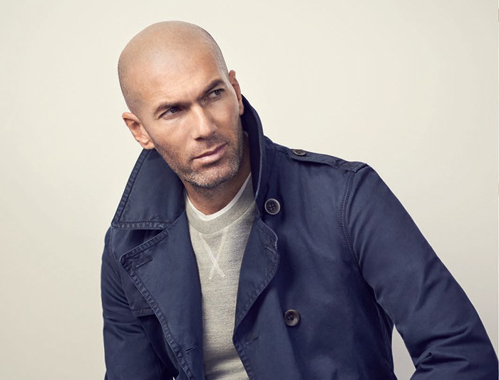 Zizou lại khiến fan Barca tức điên ngày ra mắt
