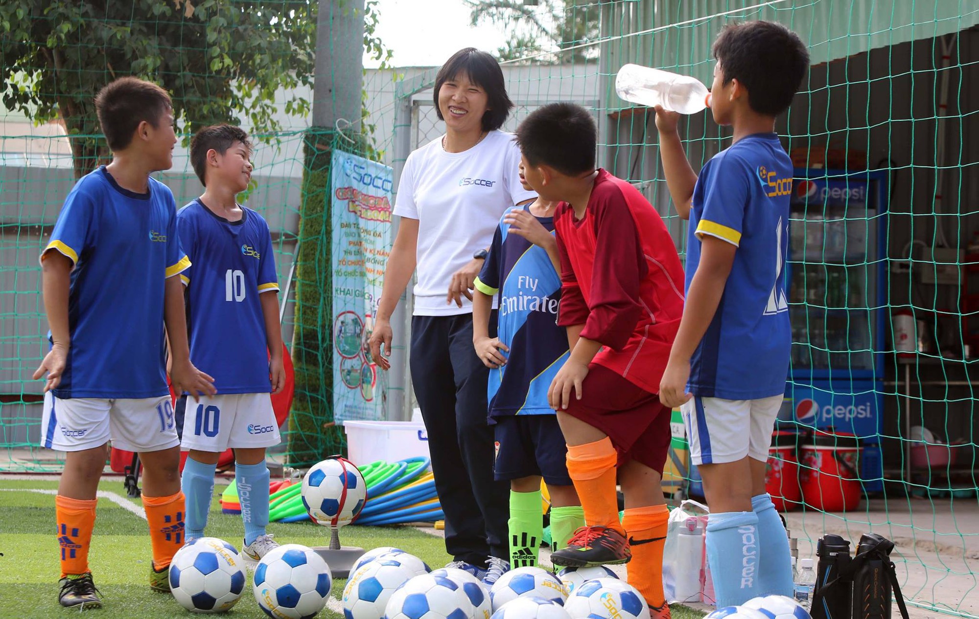 Cô gái vàng Kim Chi “gõ đầu trẻ”