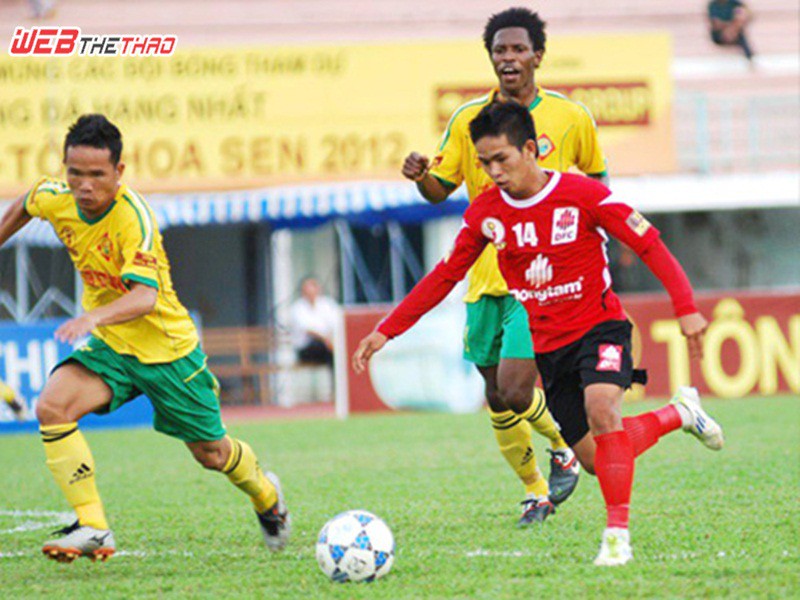 Thanh Hải trong m&agrave;u &aacute;o Long An.