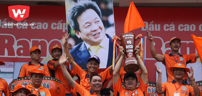 Bầu Hiển "xuất hiện" ở sân Cao Lãnh