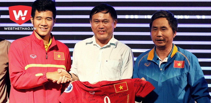 Bầu Tú: Học cách làm từ bóng rổ để đóng góp cho bóng đá