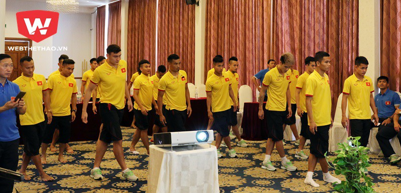 Buổi học đầy ắp tiếng cười của ĐTVN cùng chuyên gia Nhật