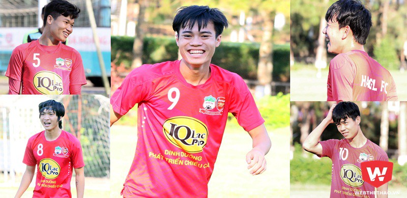 Các cầu thủ HA.GL rạng rỡ trước đại chiến với FLC Thanh Hóa