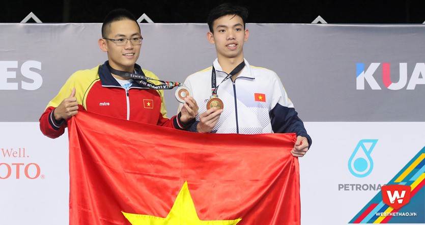 Câu chuyện ý nghĩa sau hình ảnh xúc động của Huy Hoàng và Quang Nhật