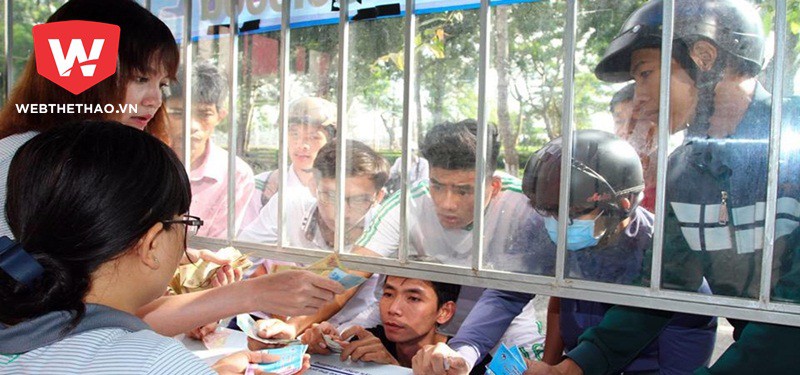 “Cơn sốt” ĐTVN và nỗi lo 43.000 vé không đủ cho khán giả miền Tây
