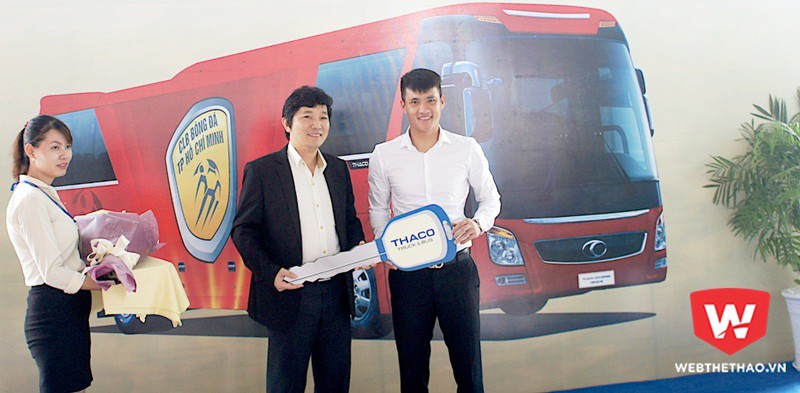 Công Vinh nhận "siêu xe" 5,5 tỷ đồng cho CLB TP.HCM