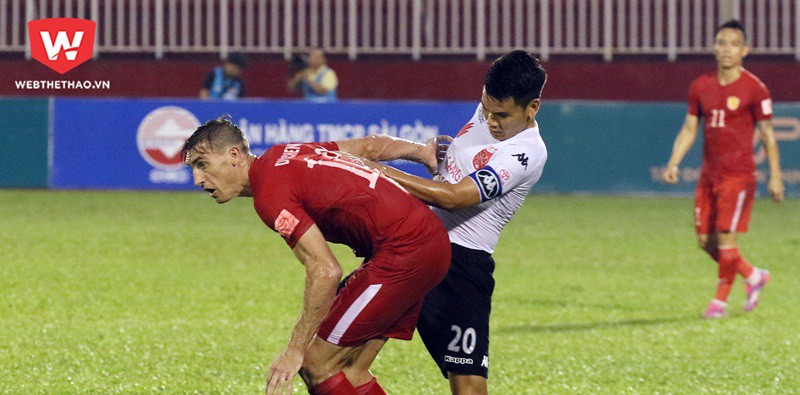 Công Vinh thanh lý hợp đồng cầu thủ đánh nguội đối thủ