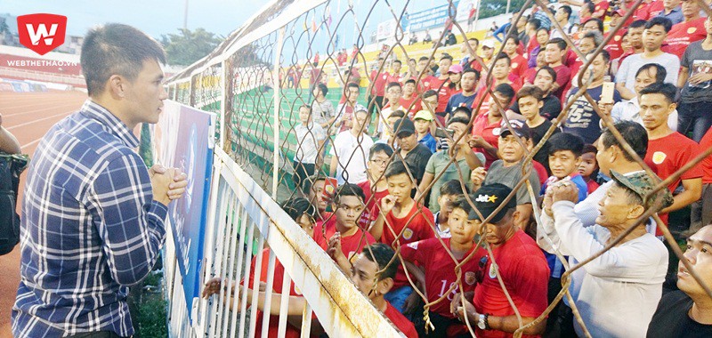 Công Vinh xin lỗi khán giả nhà sau khi CLB TP.HCM thua SLNA 0-3