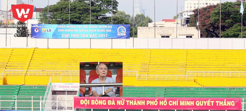 Cụ già 85 tuổi buồn vì nhiều người hững hờ với bóng đá nữ