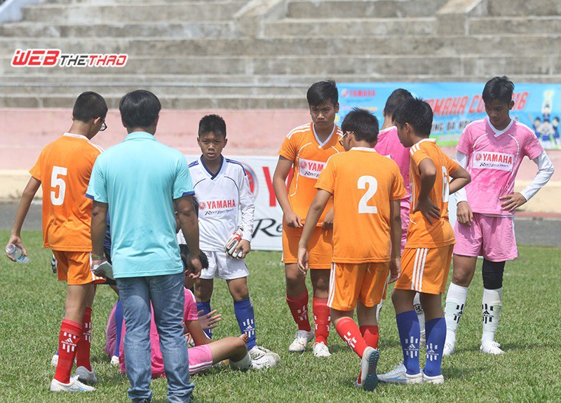 Festival bóng đá học đường U.13 năm 2016: Những cái bắt tay xoa dịu nỗi đau
