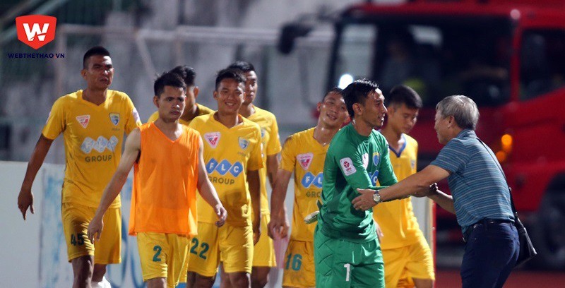 Long An 0-1 FLC Thanh Hóa: 3 điểm cho đội biết chắt chiu hơn