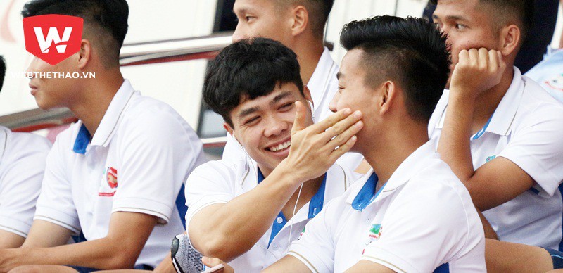 Gạt nỗi buồn AFF Cup, Công Phượng rạng rỡ trên sân Thống Nhất