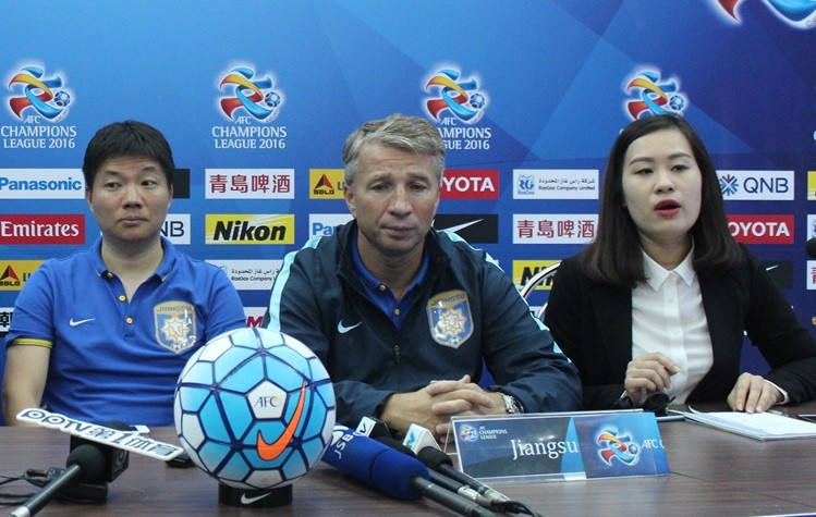 Hòa B.Bình Dương, HLV Dan Petrescu khó chịu ra mặt (VIDEO)