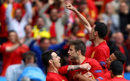 V.League với EURO 2016: Thổ Nhĩ Kỳ khó thoát "cửa tử" trước "Bò tót"