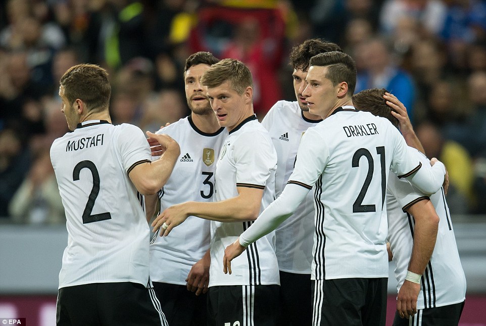 V.League với EURO 2016: Tuyển Đức xóa dớp trước Italia