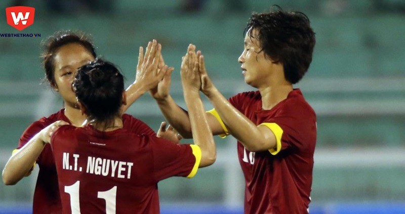 Đánh bại Philippines 4-0, Việt Nam vào bán kết AFF Cup nữ 2016