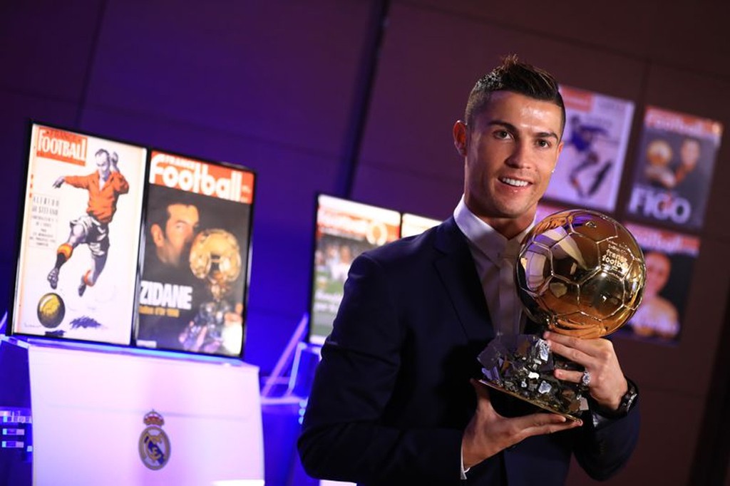 Ronaldo đ&atilde; d&ugrave;ng Quả b&oacute;ng v&agrave;ng l&agrave;m một việc thiện nguyện cực kỳ c&oacute; &yacute; nghĩa