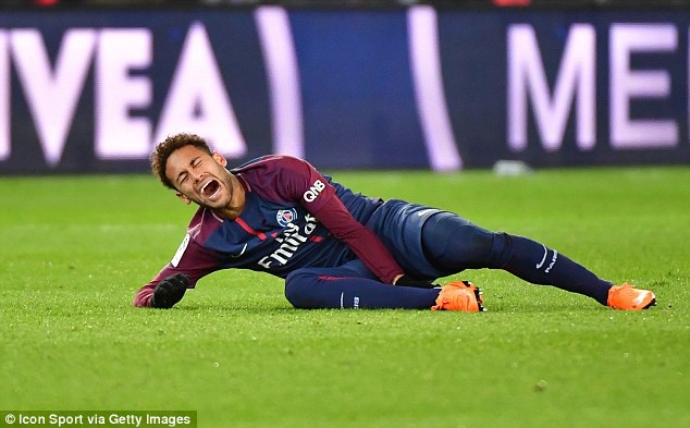 Neymar dính chấn thương được cho là không nhẹ hÌNH ẢNH: Neymar dính chấn thương được cho là không nhẹ