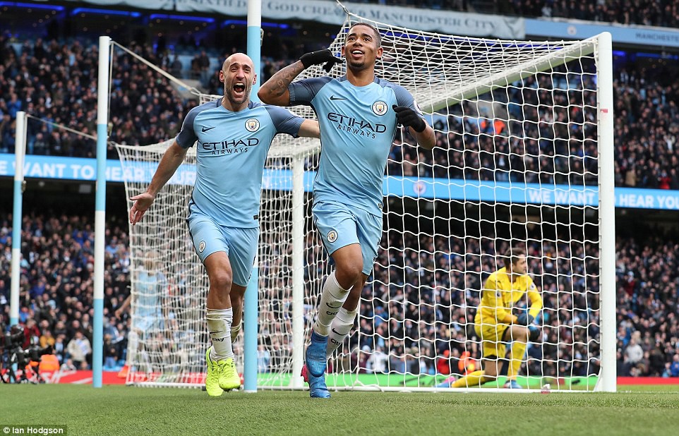 Jesus từng lấy chỗ của Aguero và giờ anh tiếp tục phải chứng tỏ tài năng khi lĩnh trọng trách dẫn đầu hàng công “Lời nguyền Agu-esus” có báo hại Man City?