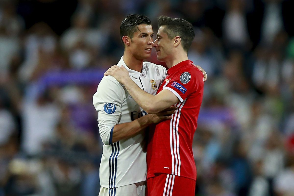 Lewandowski sẽ sát cánh cùng Ronaldo mùa tới? hình ảnh: Lewandowski sẽ sát cánh cùng Ronaldo mùa tới?