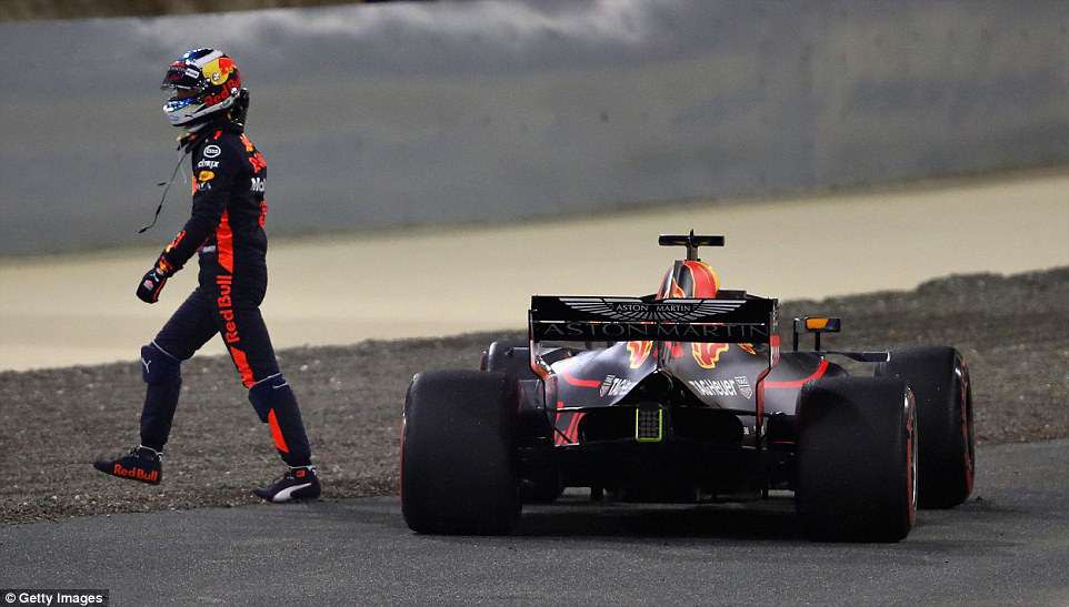 Được kỳ vọng nhưng Ricciardo phải bỏ cuộc giữa chừng vì xe của anh bị lỗi kỹ thuật hình ảnh: Được kỳ vọng nhưng Ricciardo phải bỏ cuộc giữa chừng vì xe của anh bị lỗi kỹ thuật