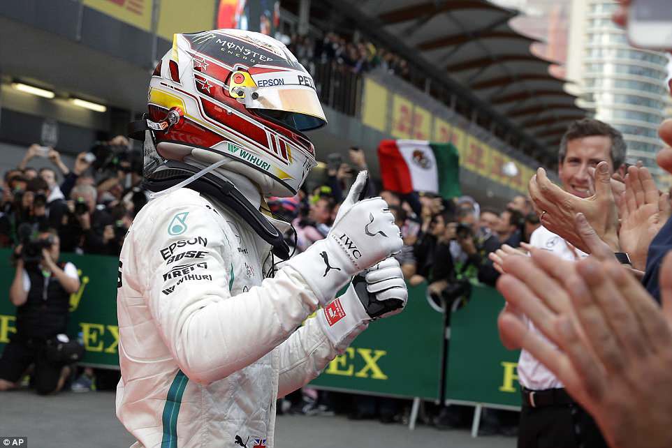 Hamilton đăng quang Azerbaijan GP với kịch bản gây sốc Hình ảnh: Hamilton đăng quang Azerbaijan GP với kịch bản gây sốc