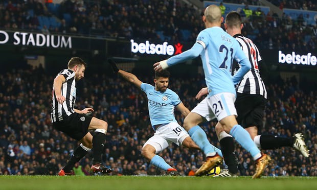 Aguero ấn định chiến thắng 3-1 cho Man City sau màn dọn cỗ của Sane Hình ảnh: Aguero ấn định chiến thắng 3-1 cho Man City sau màn dọn cỗ của Sane