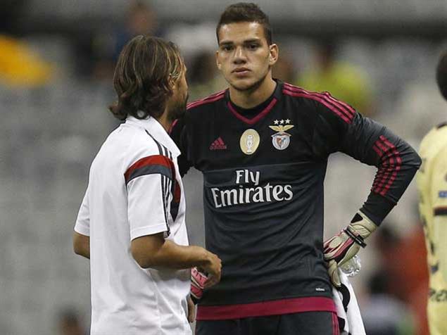 Ederson trở lại Benfica H&egrave; 2015
