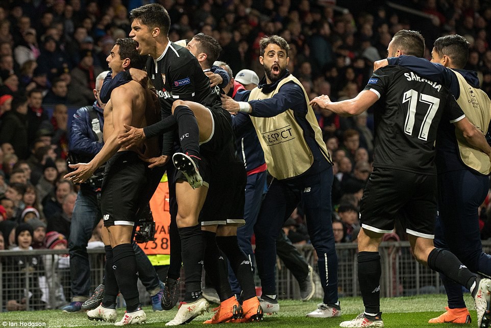 h&igrave;nh ảnh: Ben Yedder trở th&agrave;nh người h&ugrave;ng của Sevilla khi loại MU